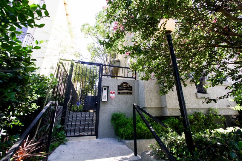 13250 Moorpark St Sherman Oaks CA